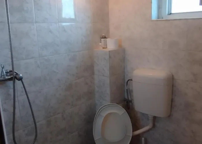 дом попови * Tjernomorets